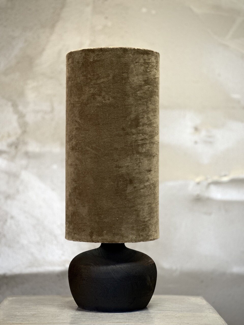BURU table lamp, black with taupe velvet shade