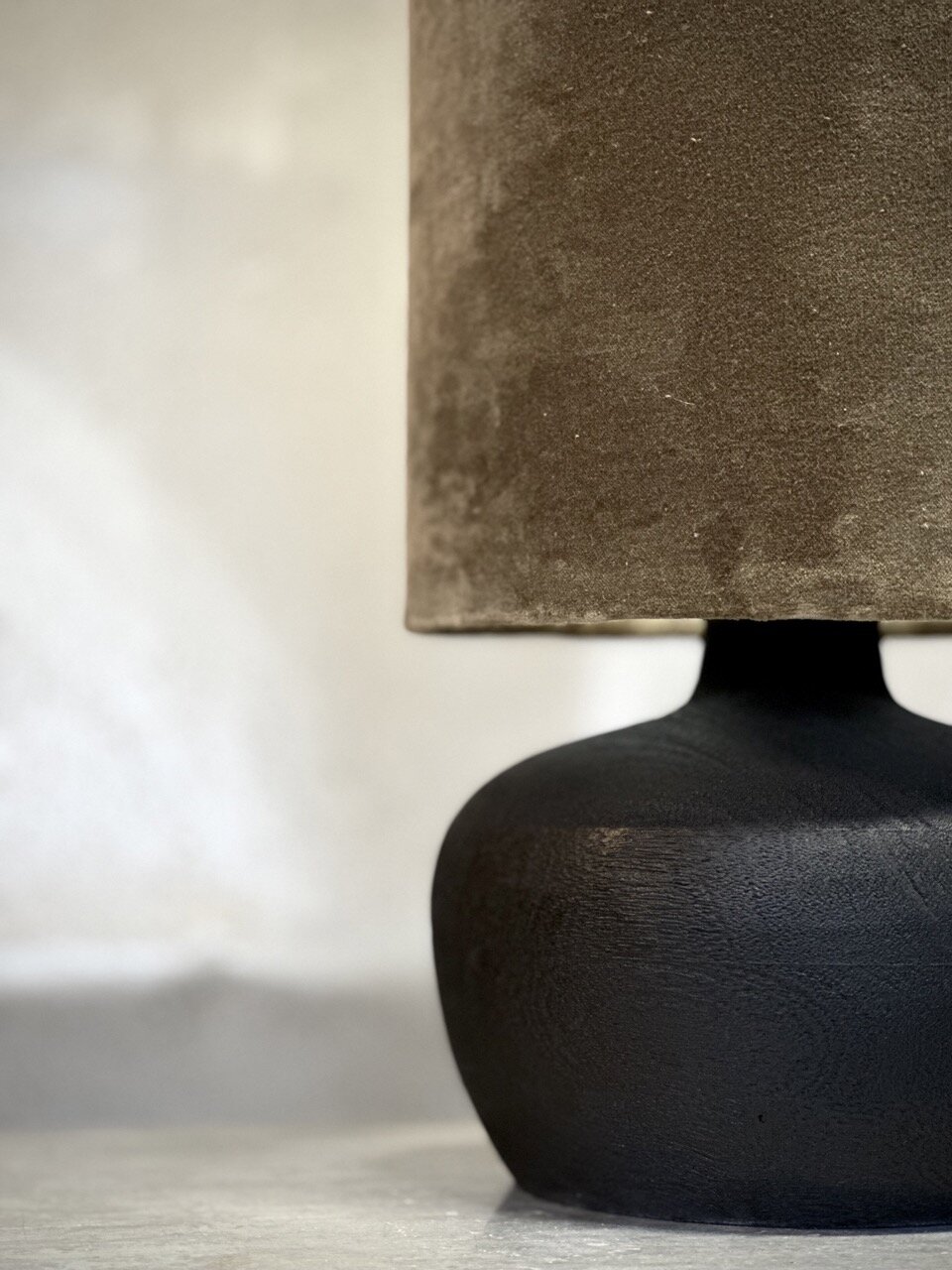 BURU table lamp, black with taupe velvet shade