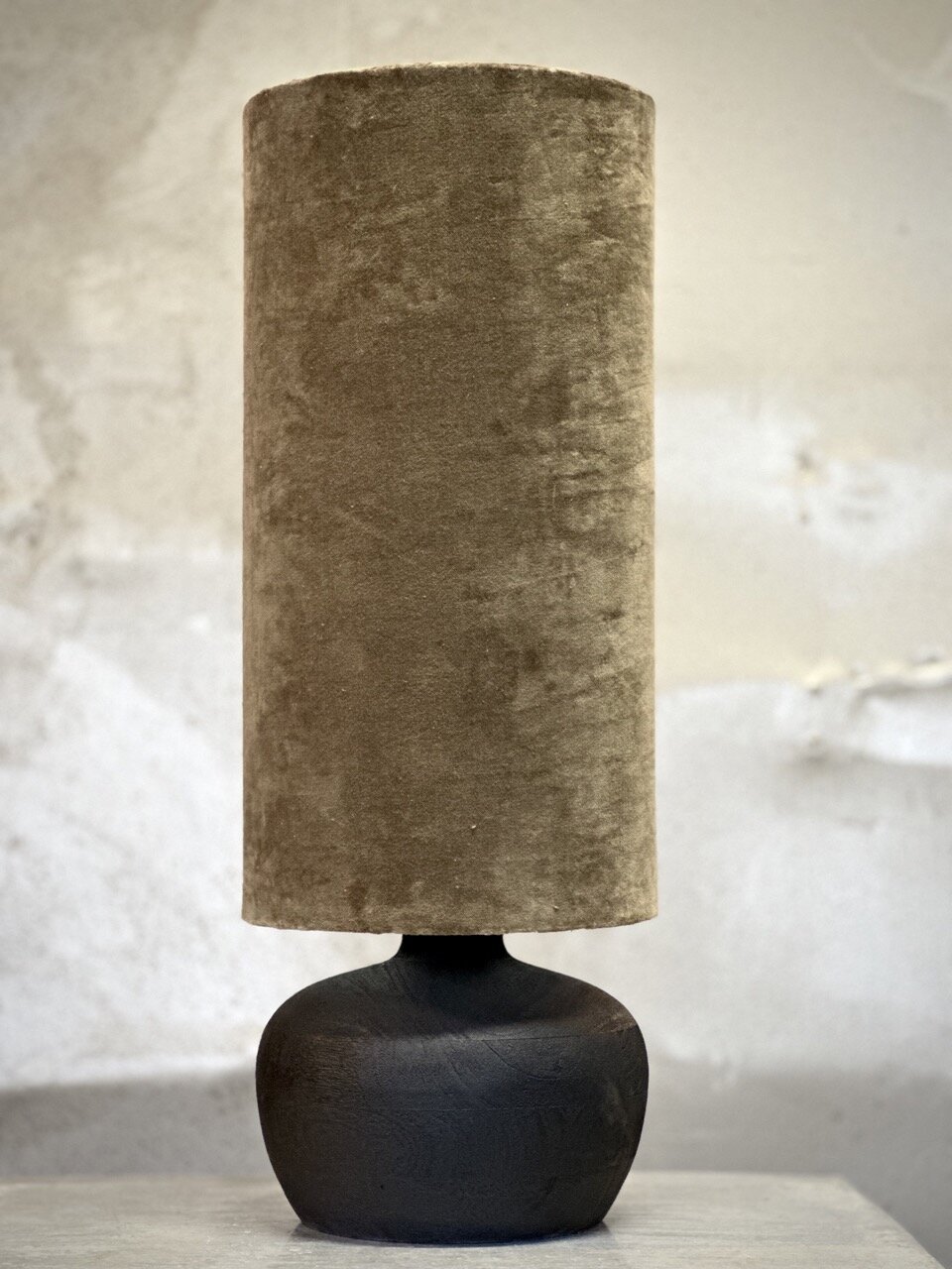 BURU table lamp, black with taupe velvet shade