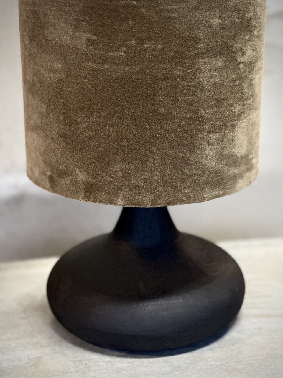 LABO table lamp, black with taupe velvet shade