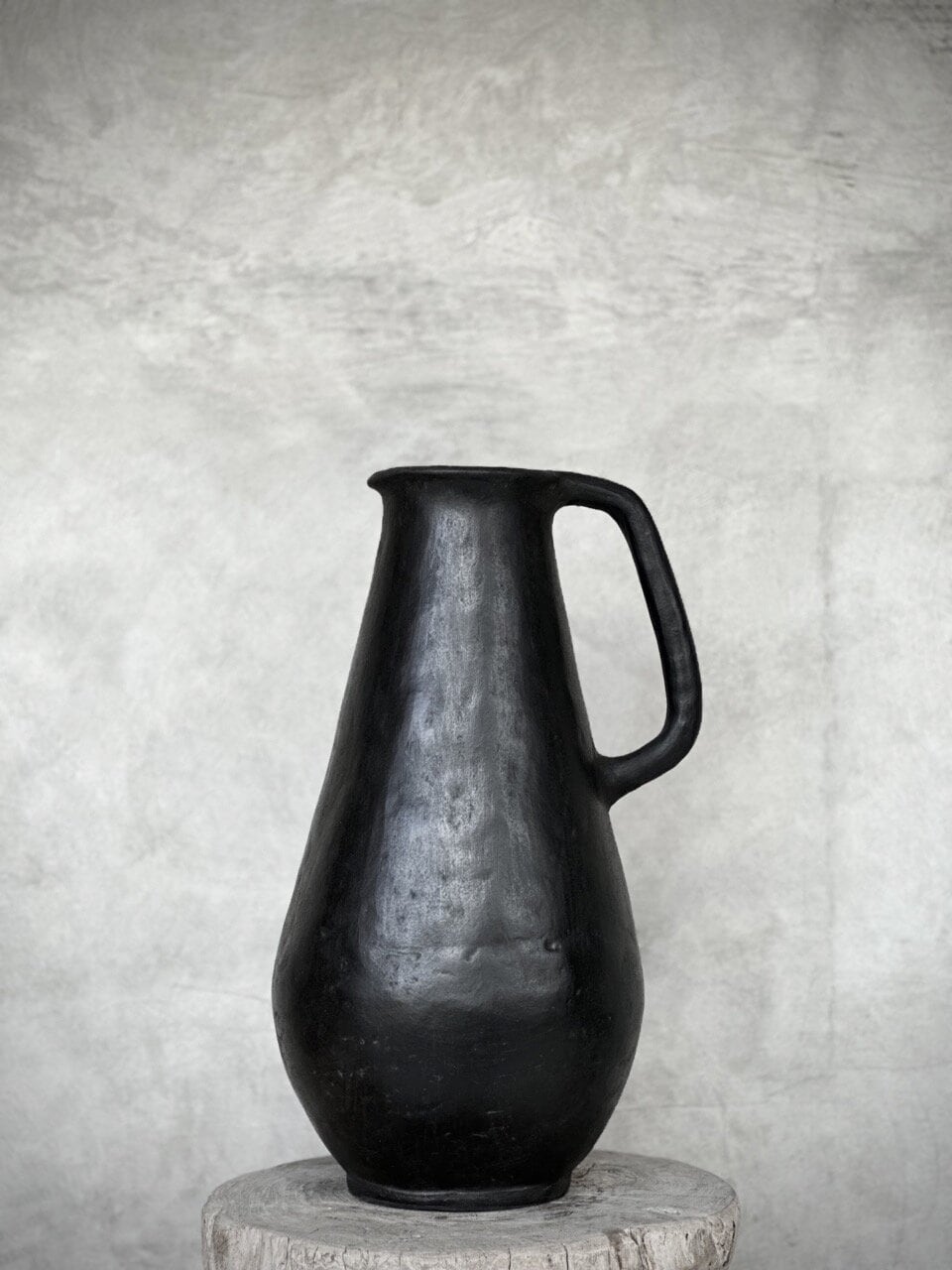 LOLO pitcher/vase, black antique 