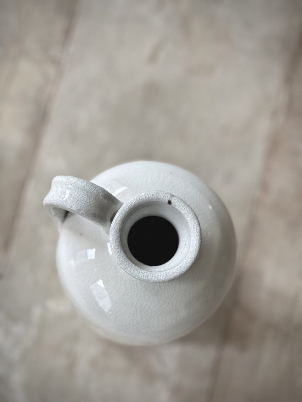 LUC bottle vase with handle, off white crackle glazed