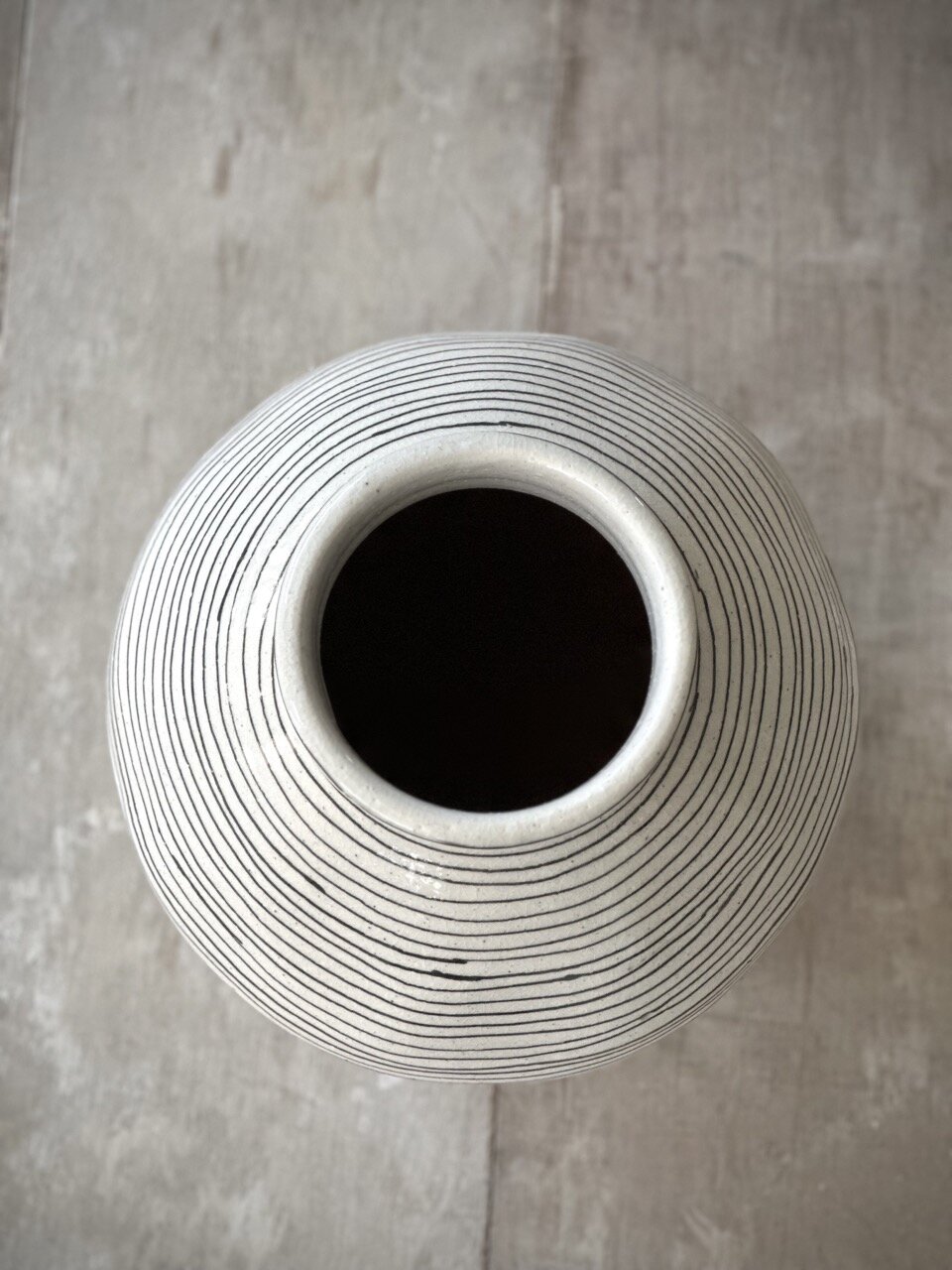 OBLE big vase, white with black horizontal stripes glazed