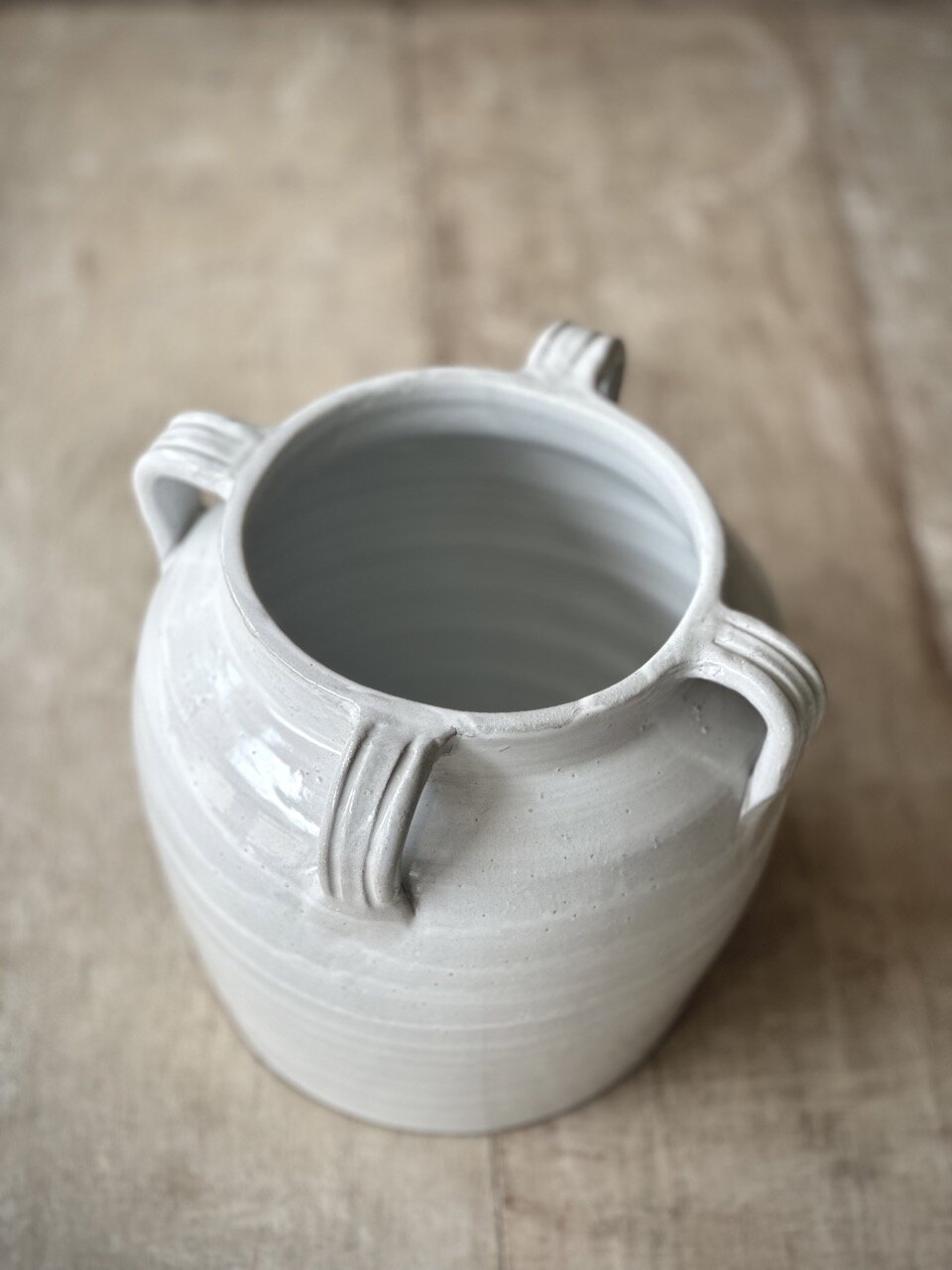 CERE round jar, antique white glazed