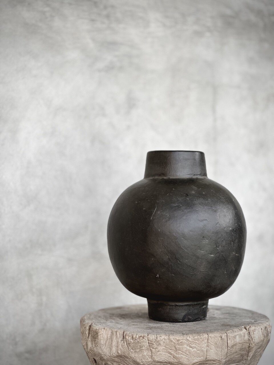 DAY urn, black antique