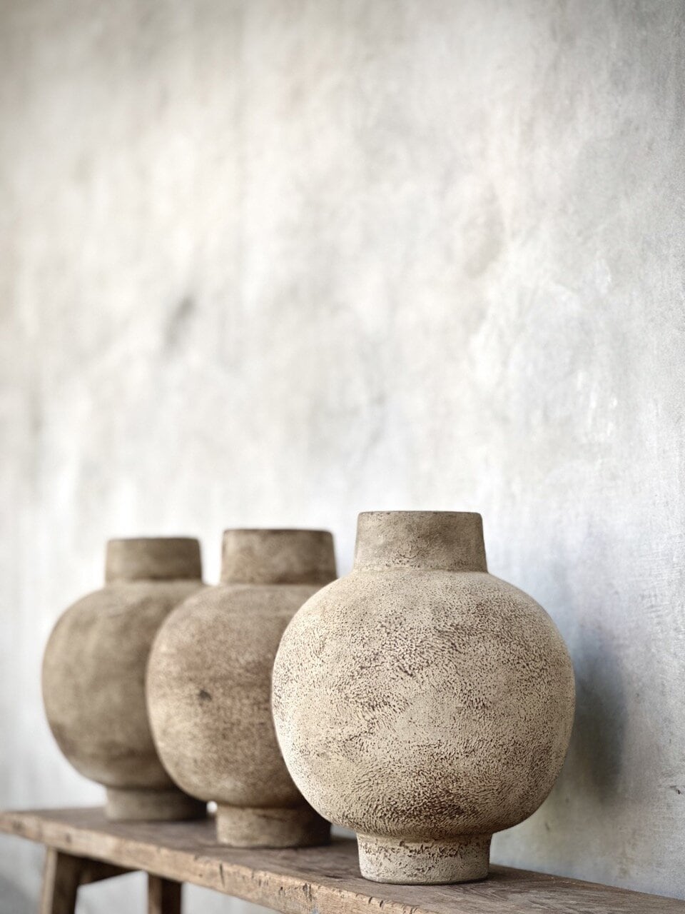 DAY urn, sand antique
