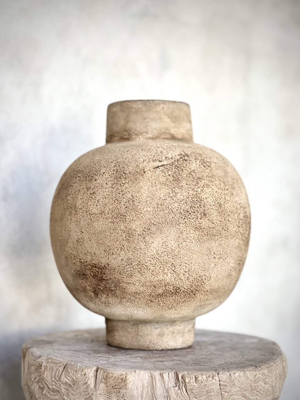 DAY urn, sand antique