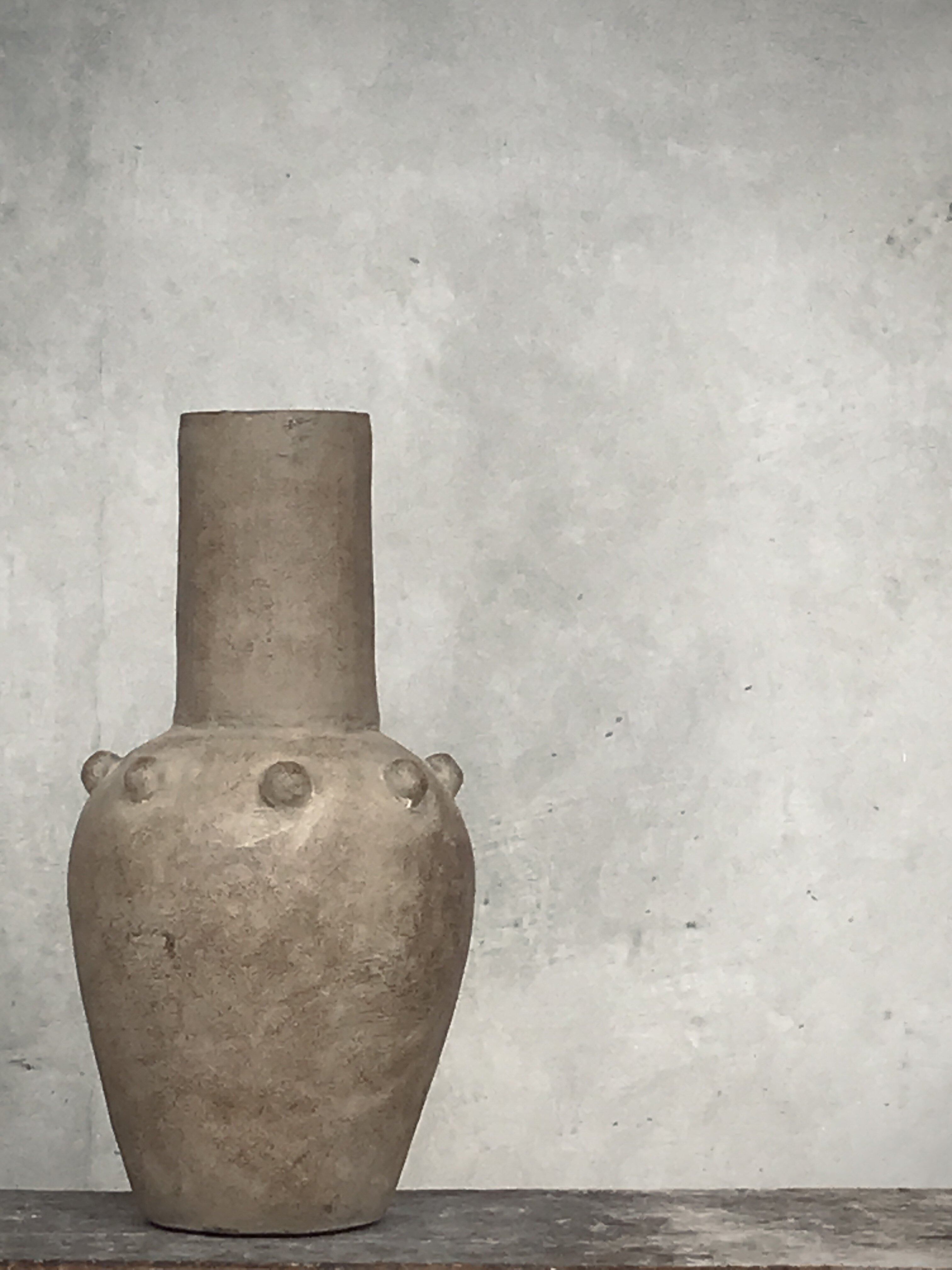 DELILAH vase w/dots, sand antique