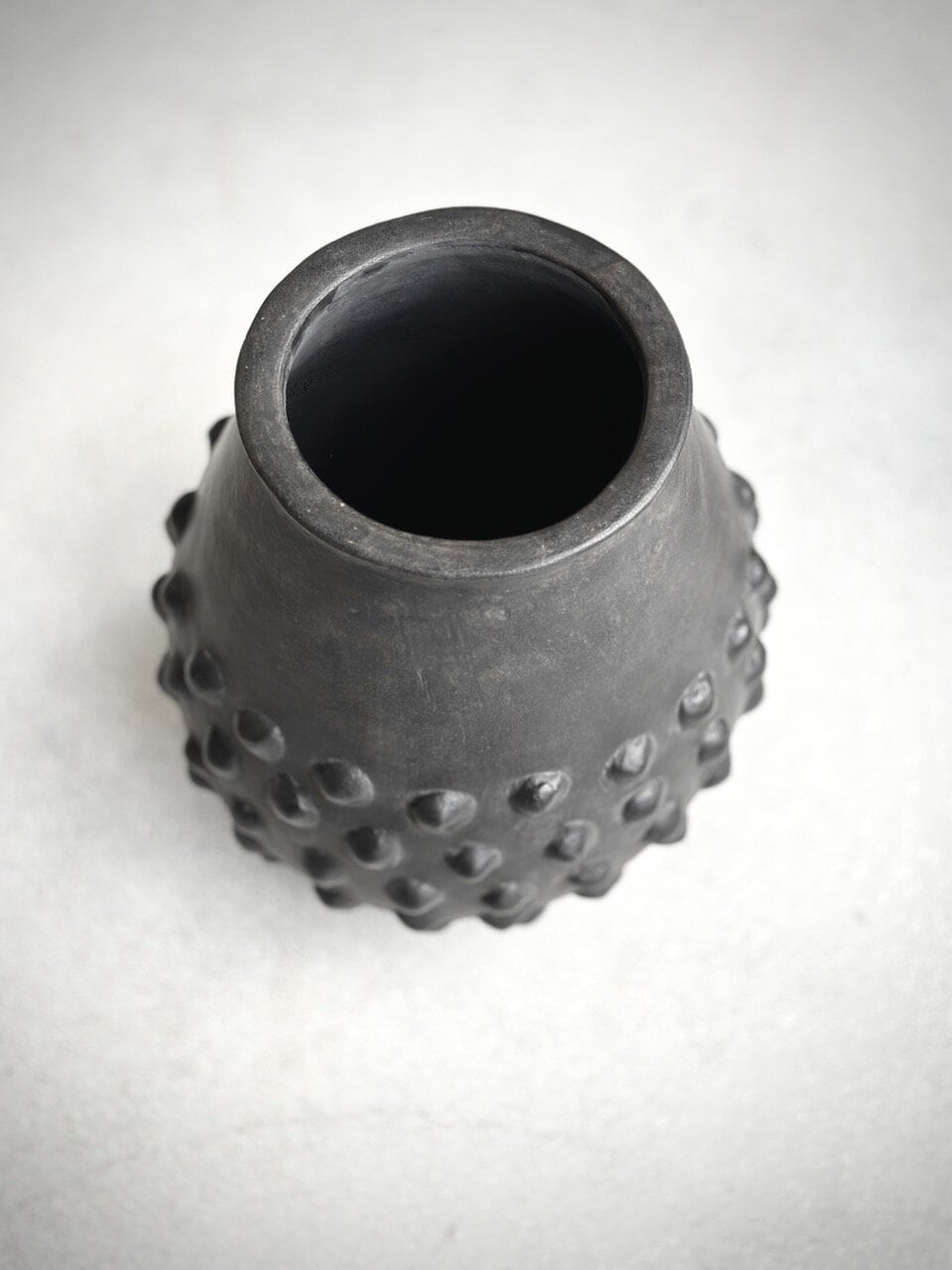 ZANDER pot w/dots, black antique