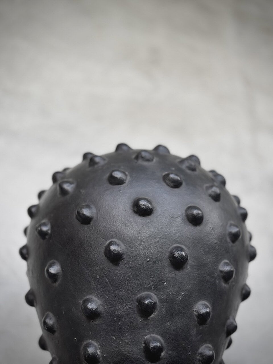 ZIA round pot w/dots, black antique