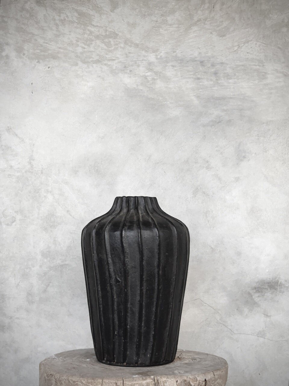 GAYA vase, black antique