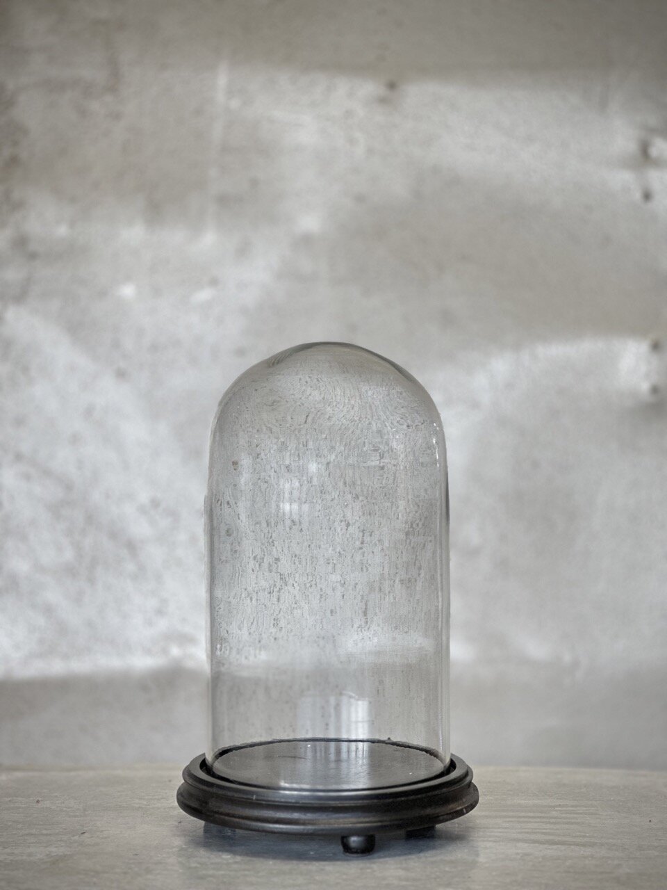 VALLON small round glass dome with black base