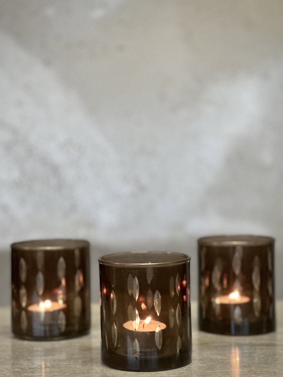 HOLLO tea light candle holder, smoke colour with cutting