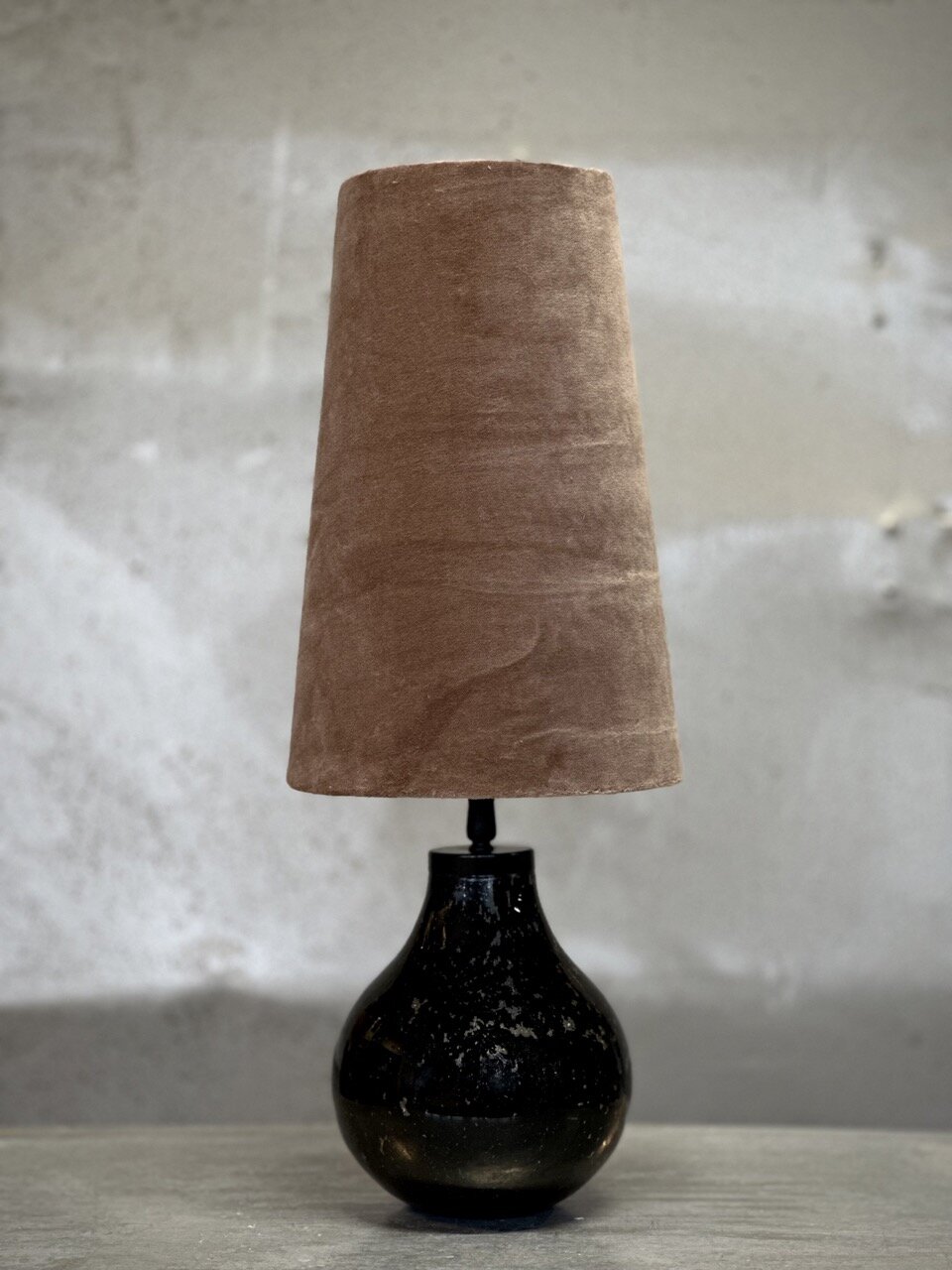 CIMO glass table lamp with shade, black bubble glass with beige velvet shade
