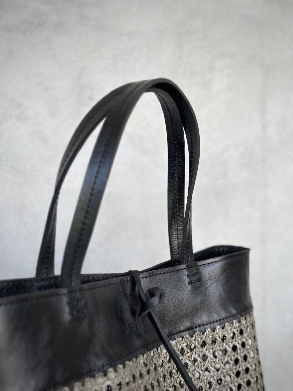 FRANKLIN black leather & blackwash rattan bag