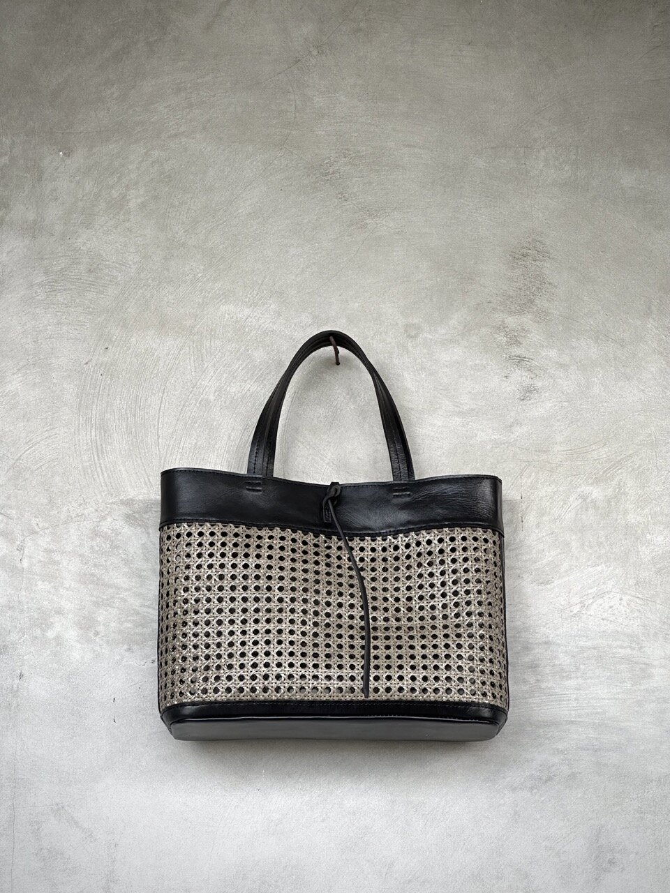 FRANKLIN black leather & blackwash rattan bag