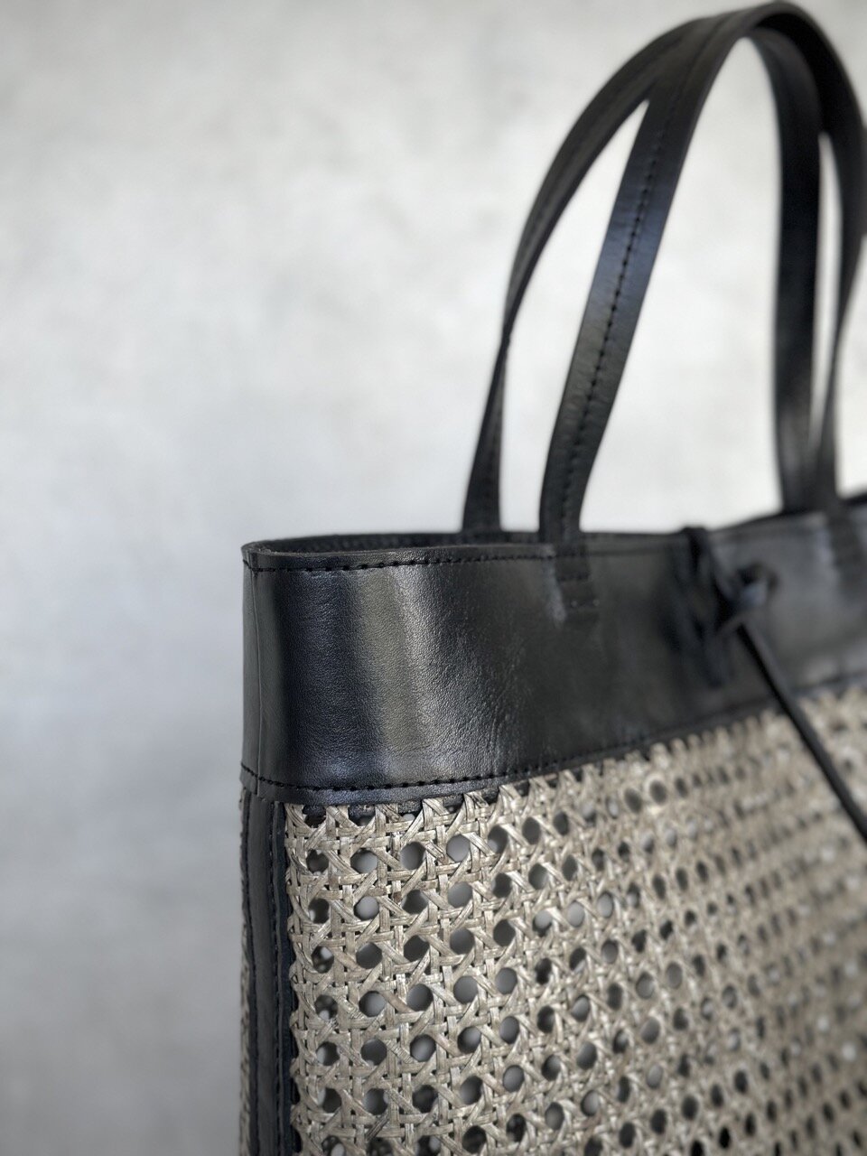 FRANKLIN black leather & blackwash rattan bag