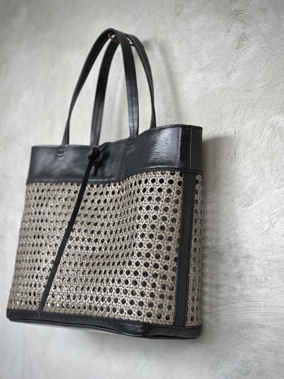 FRANKLIN black leather & blackwash rattan bag