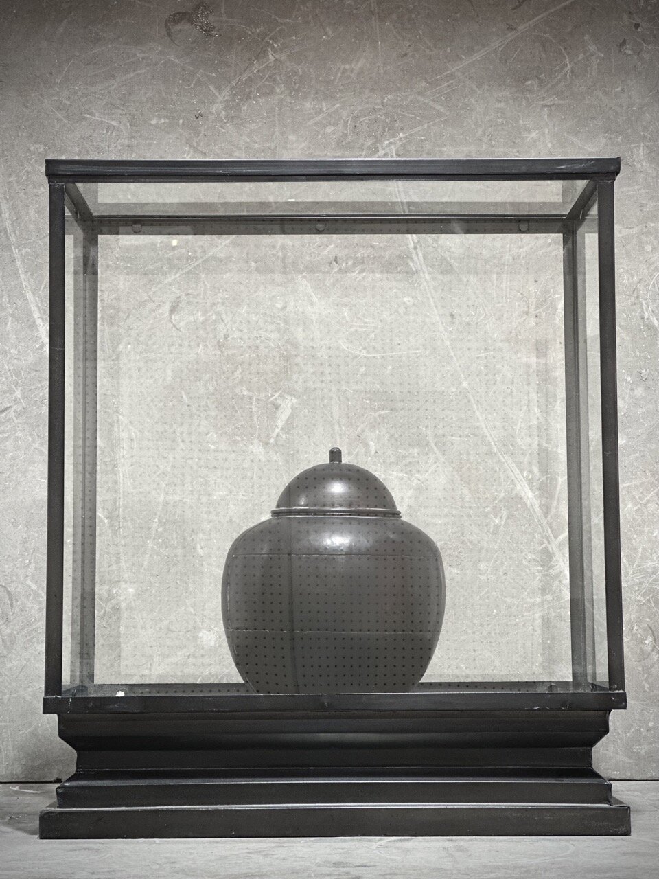 VOIR - L - large display, antique black