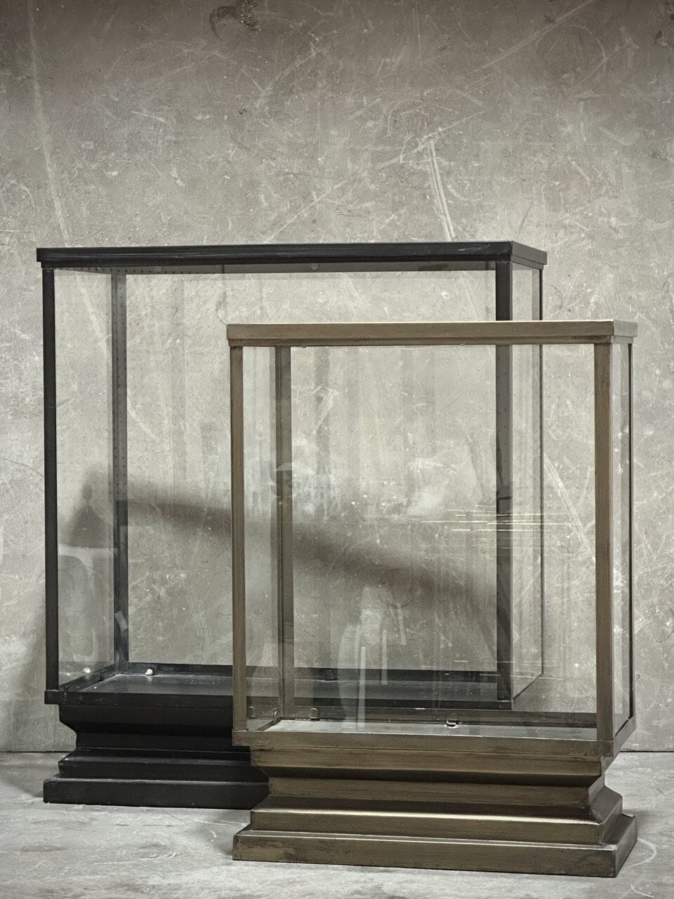 VOIR - S - small display, antique gold