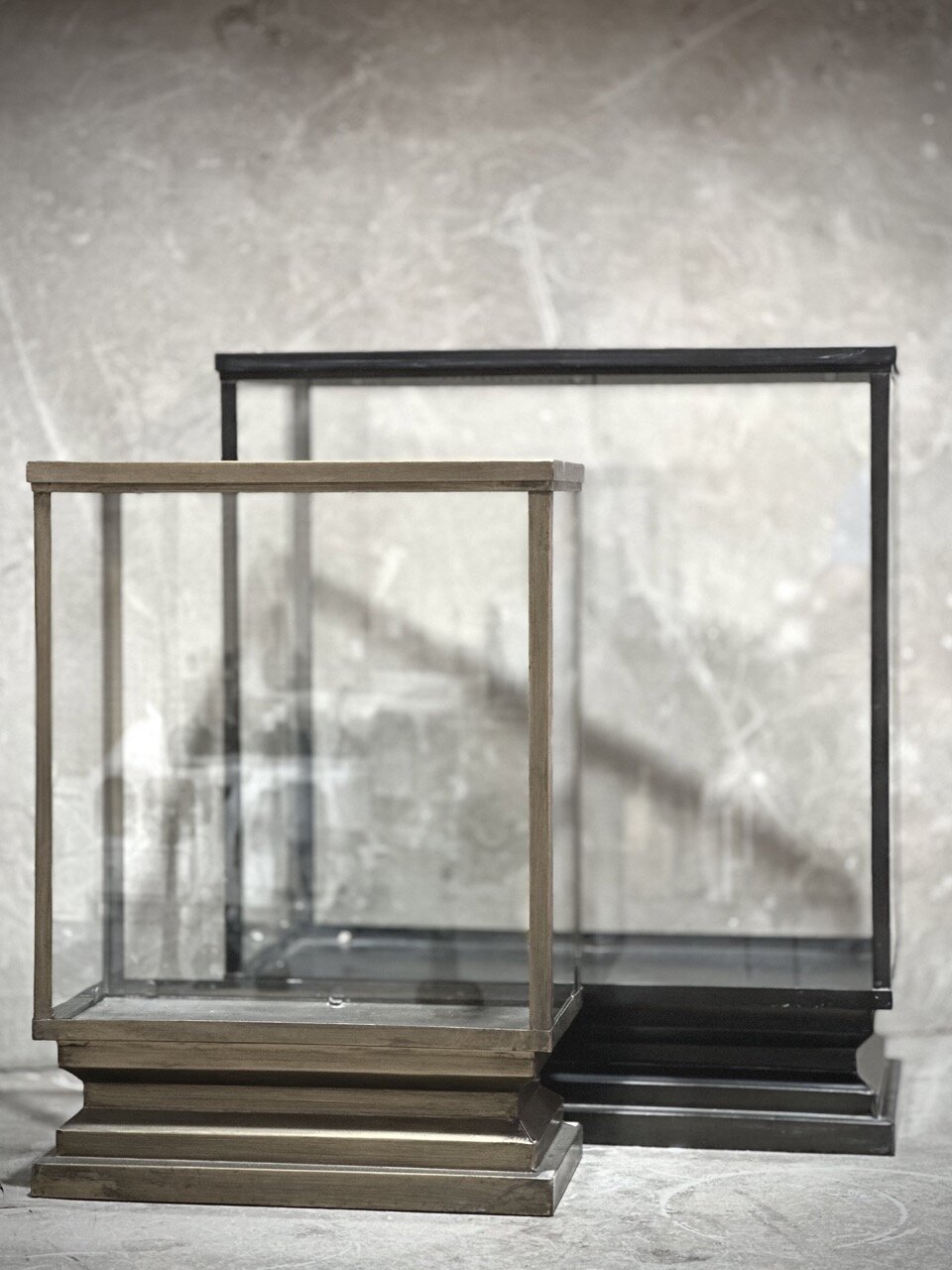 VOIR - S - small display, antique gold