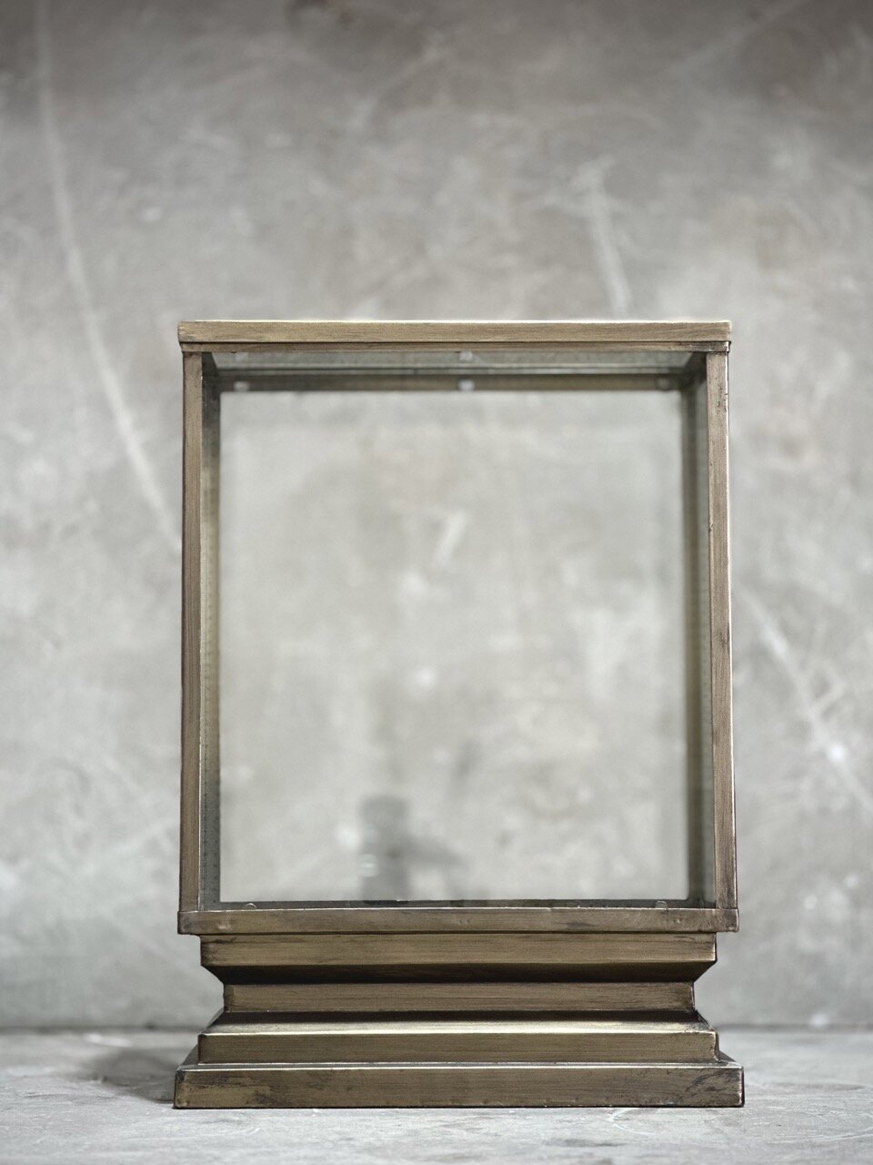 VOIR - S - small display, antique gold