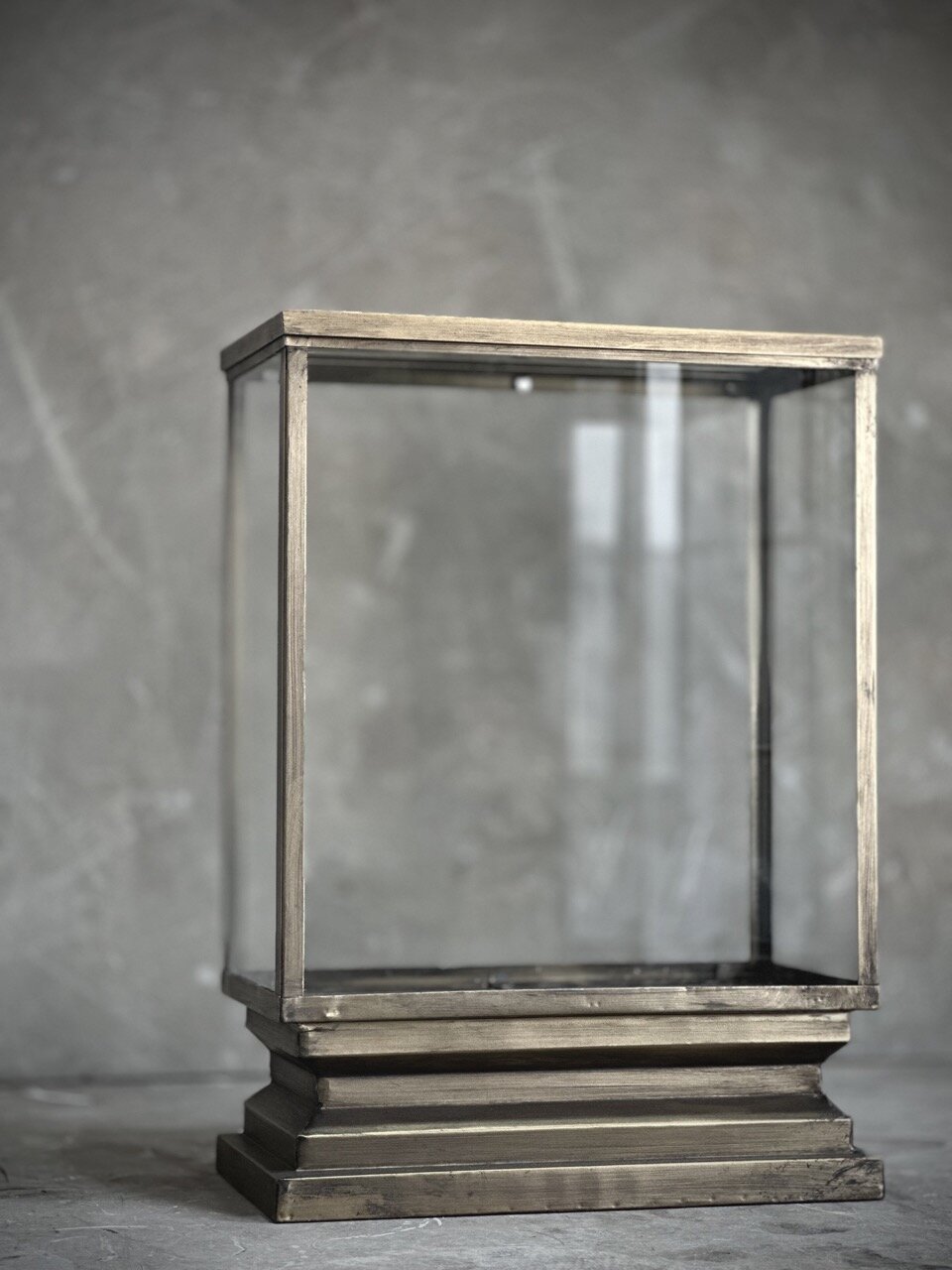 VOIR - S - small display, antique gold