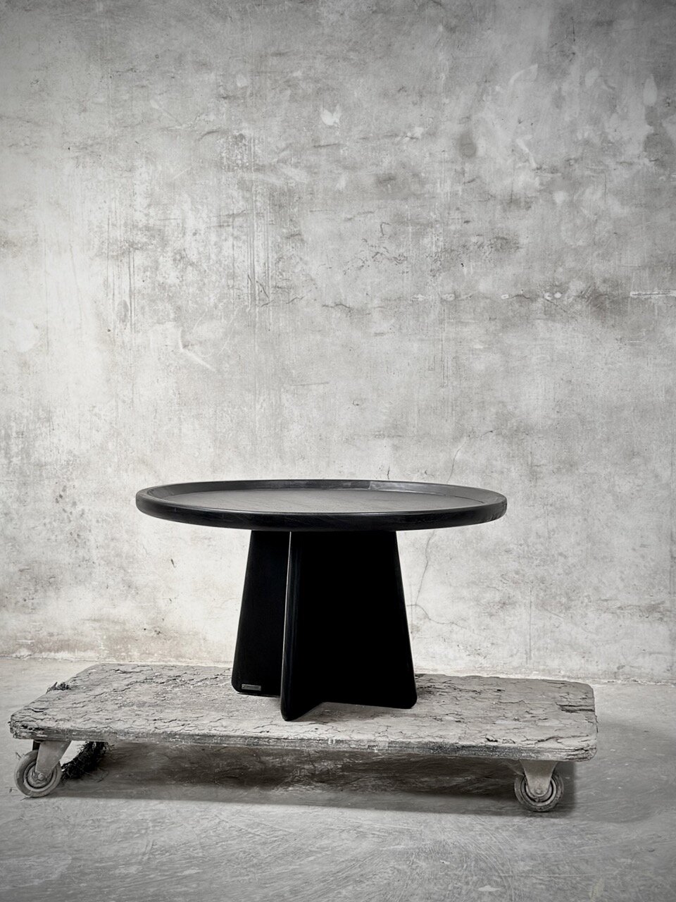 SOGO round coffee table, black