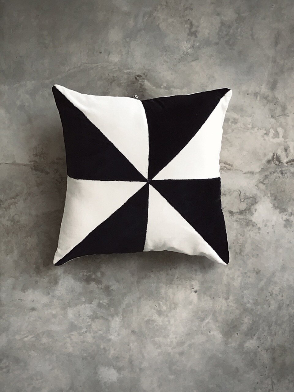 VALENTIN velvet cushion cover, off-white/black