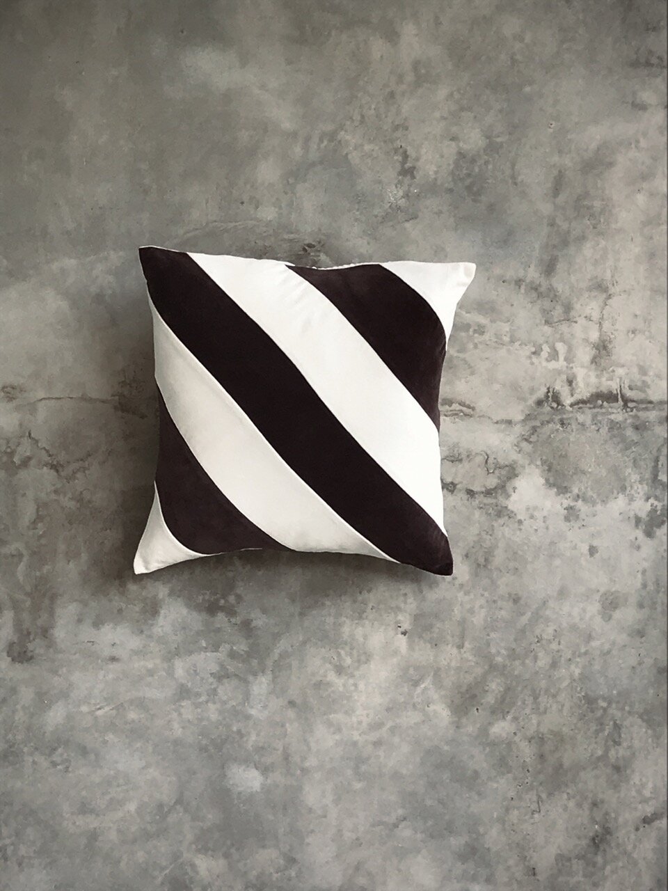 JULIEN velvet cushion cover, off-white/black