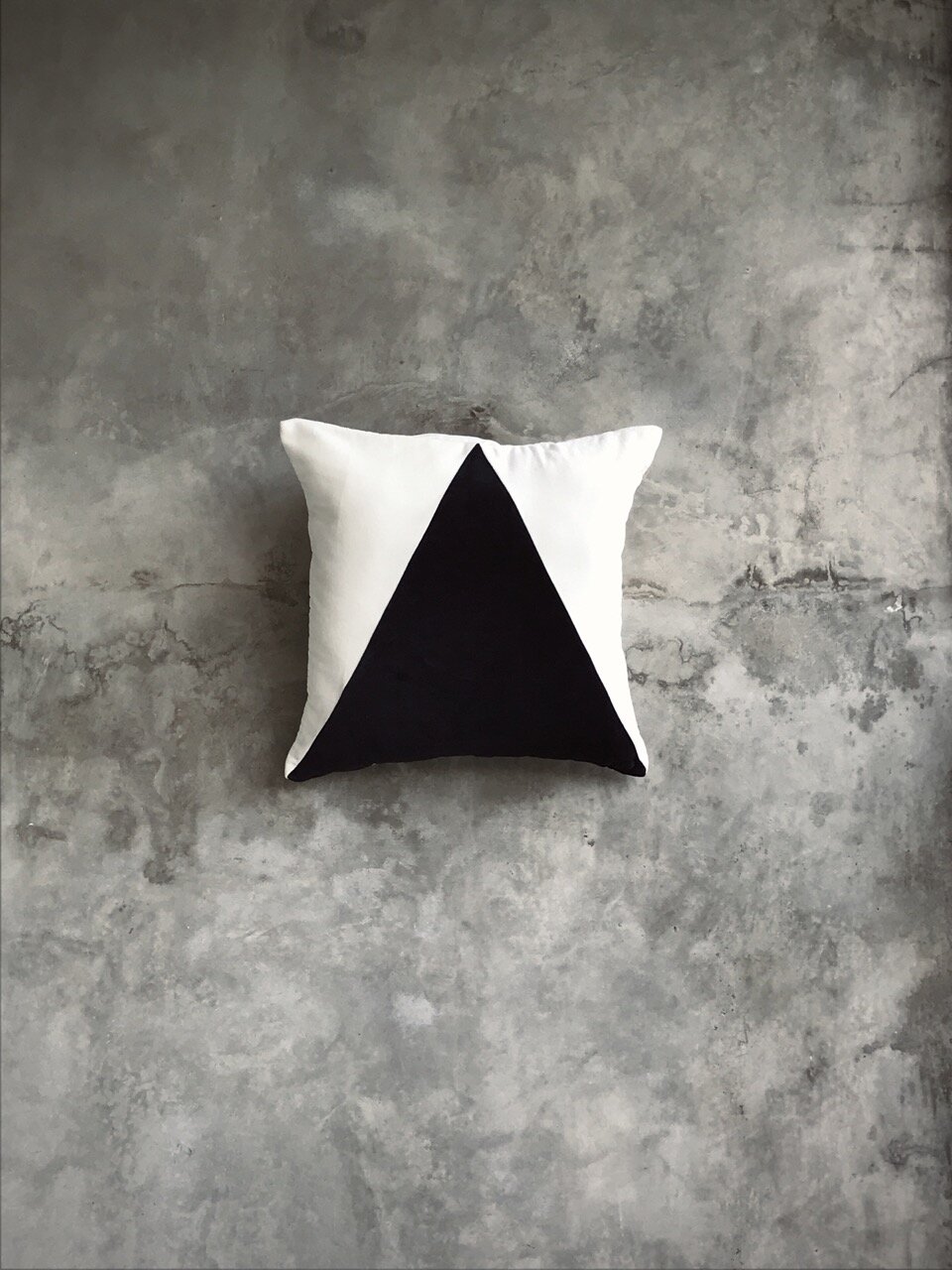 MAXIME velvet cushion cover, off-white/black